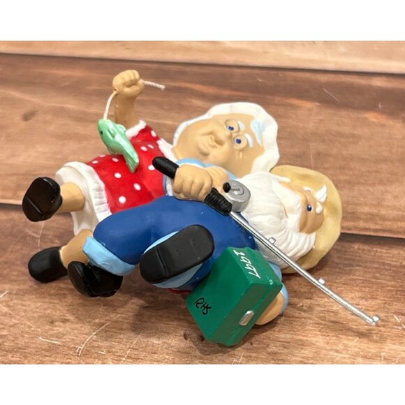 1997 HALLMARK KEEPSAKE ORNAMENT QX6112 THE CLAUSES ON VACATION FISHING SANTA - Picture 9 of 9